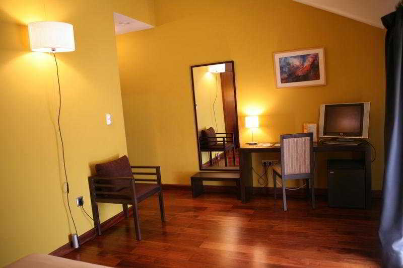 Hotel Baeza Monumental By Eme Hoteles Quarto foto